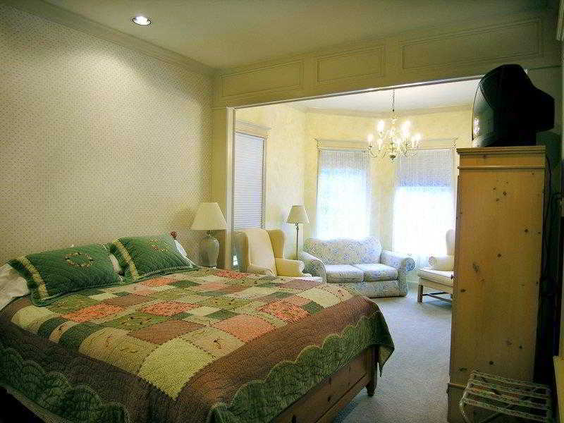 Best Western Grandma'S Feather Bed Mendenhaven Bilik gambar
