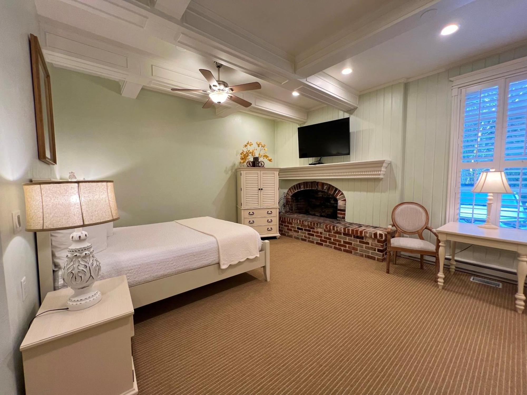 Best Western Grandma'S Feather Bed Mendenhaven Luaran gambar