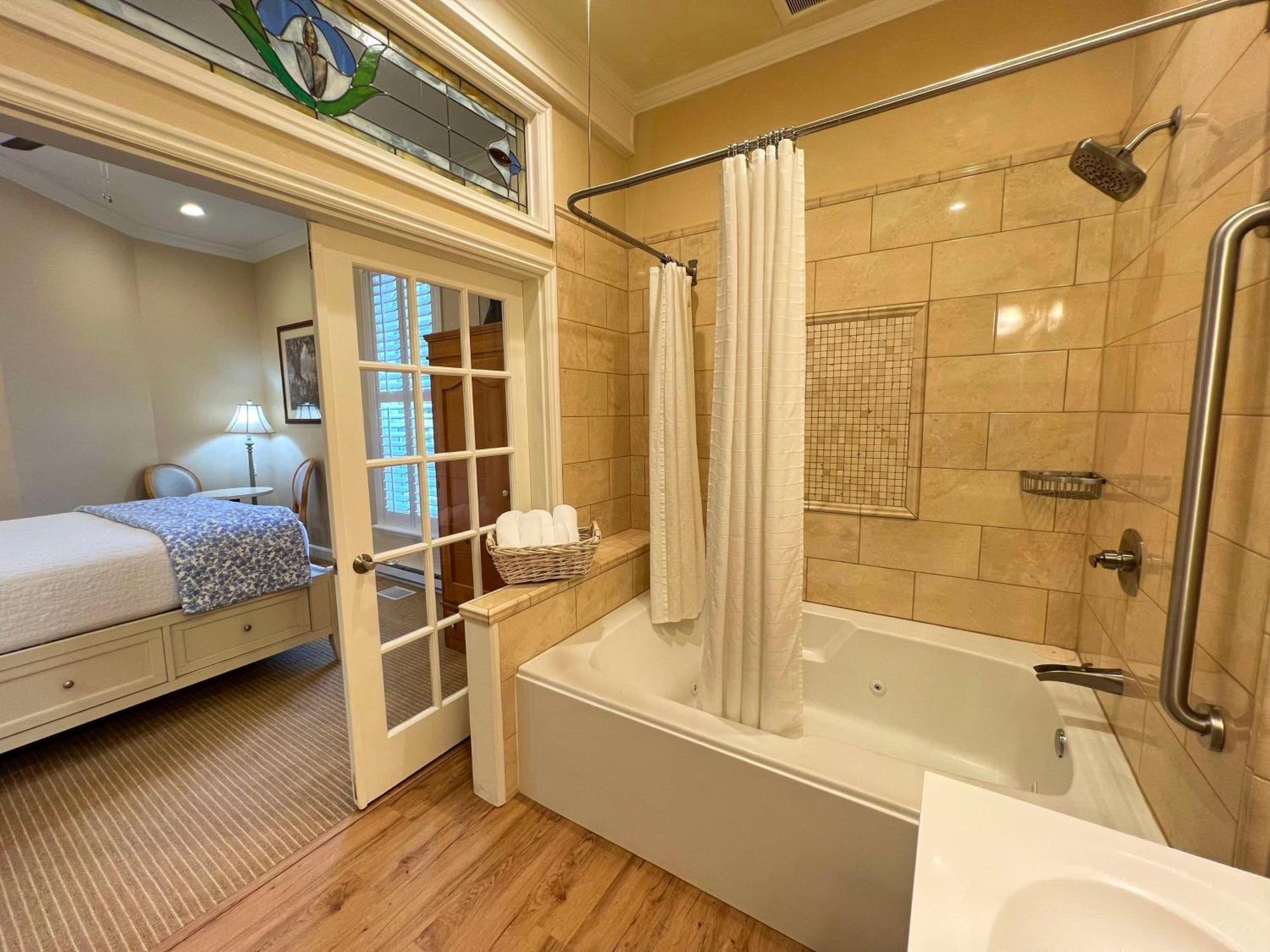 Best Western Grandma'S Feather Bed Mendenhaven Luaran gambar